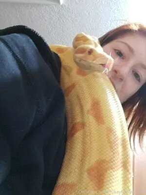 mikaylarainesfans / saveafox_rescue фото голая #0018