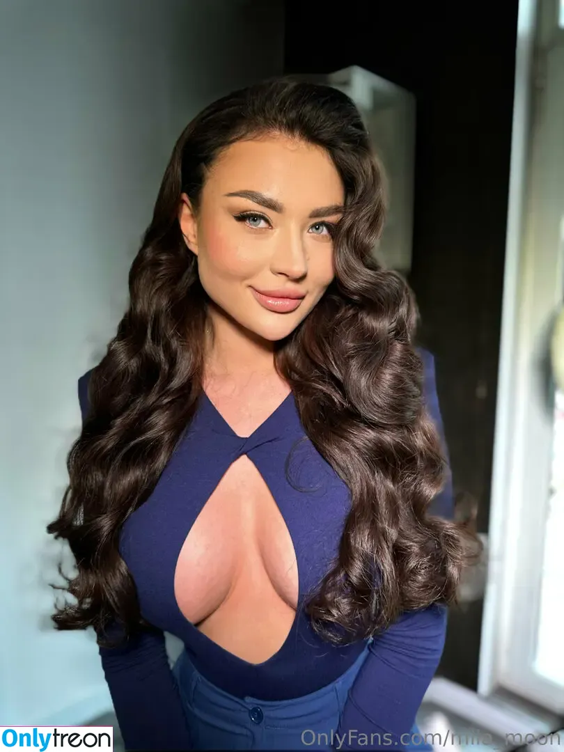 mila_moon голая photo #0002 (milamoonxx)