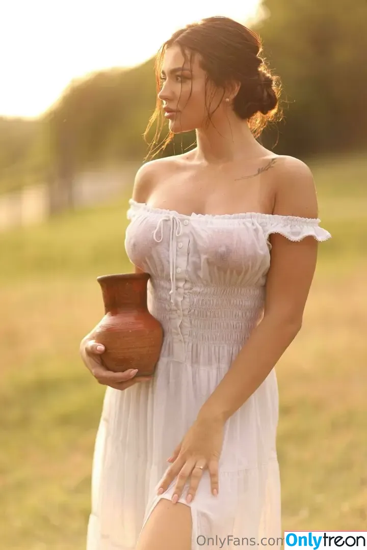 mila_moon голая photo #0003 (milamoonxx)