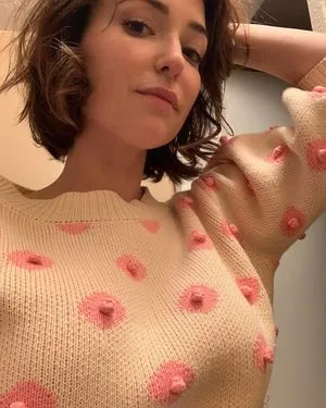 Milana Vayntrub / AT&T Girl / mintmilana nude photo #0068