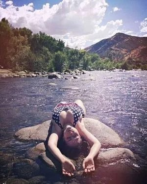 Milana Vayntrub / AT&T Girl / mintmilana nude photo #0107