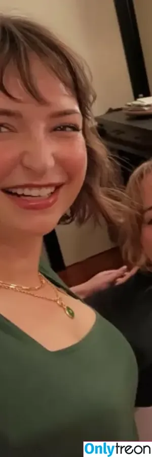 Milana Vayntrub / AT&T Girl / mintmilana nude photo #0801