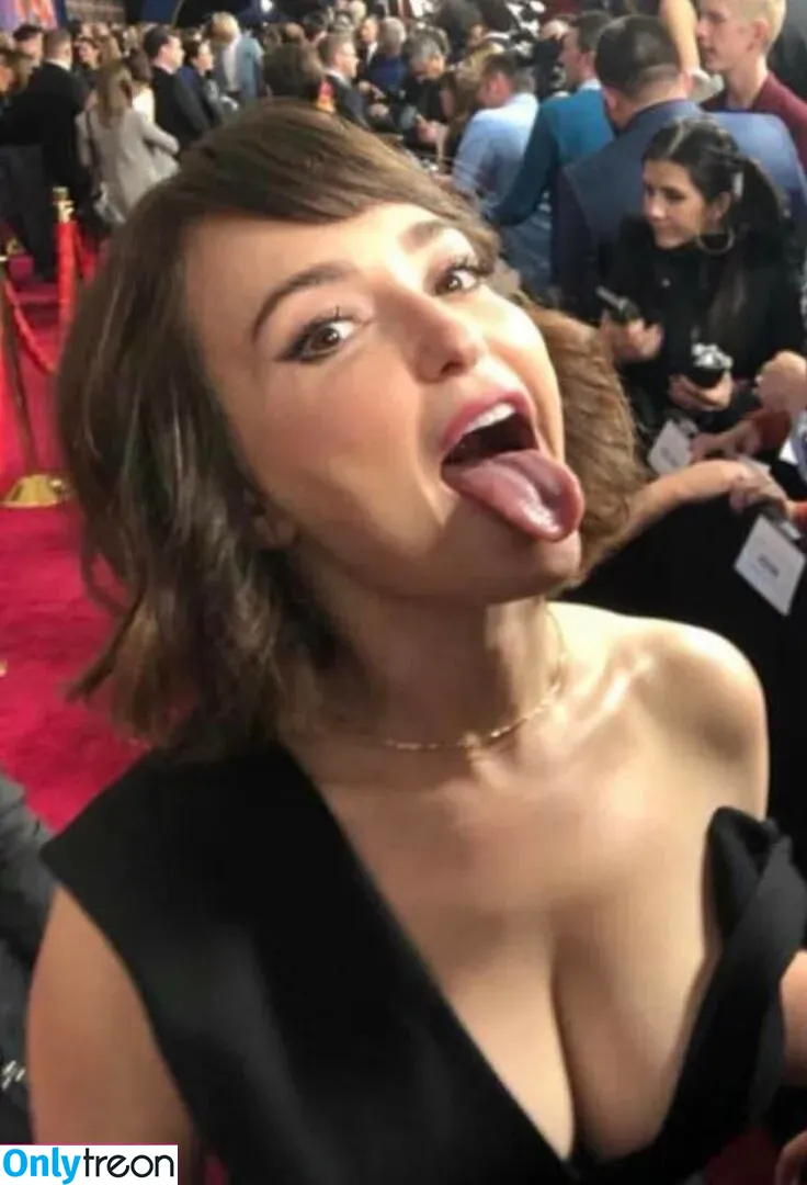 Milana Vayntrub голая photo #0205 (AT&T Girl / mintmilana)