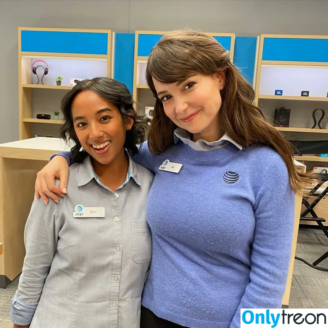 Milana Vayntrub голая photo #0300 (AT&T Girl / mintmilana)