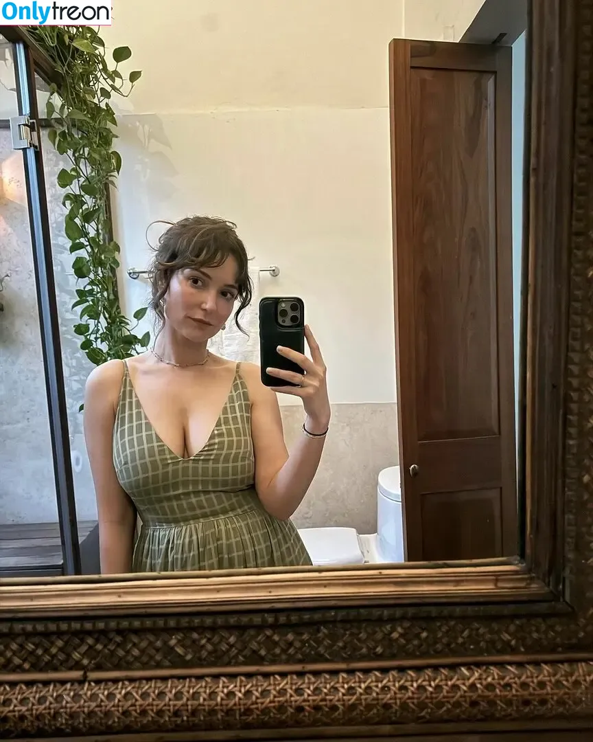 Milana Vayntrub голая photo #0400 (AT&T Girl / mintmilana)