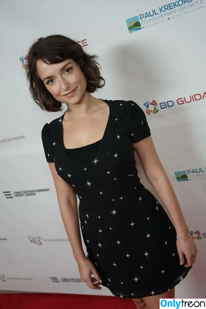 Milana Vayntrub голая photo #0415 (AT&T Girl / mintmilana)