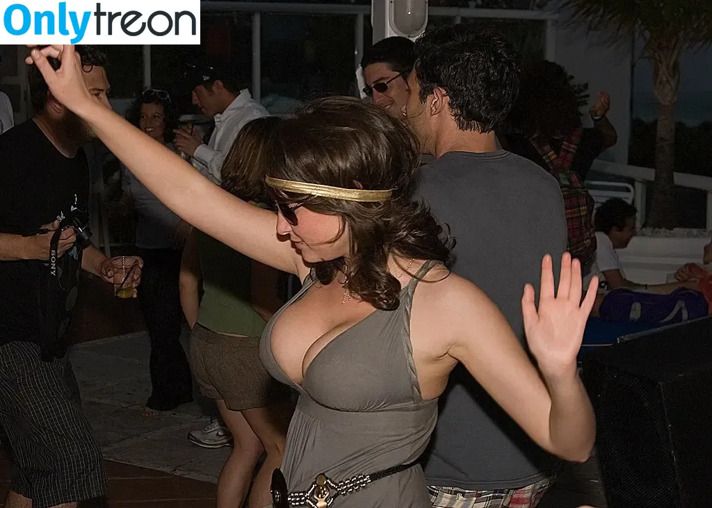 Milana Vayntrub голая photo #0763 (AT&T Girl / mintmilana)