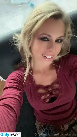 mildwifebarbie / milubarbiie_ фото голая #0004