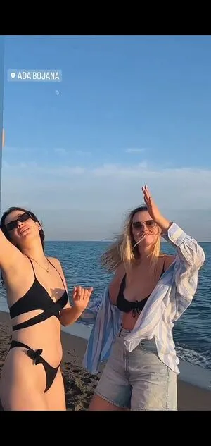 Milena And Lola / LM Reactions / LMreaction / milena.lola фото голая #0028