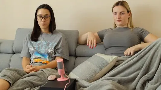 Milena And Lola / LM Reactions / LMreaction / milena.lola фото голая #0040