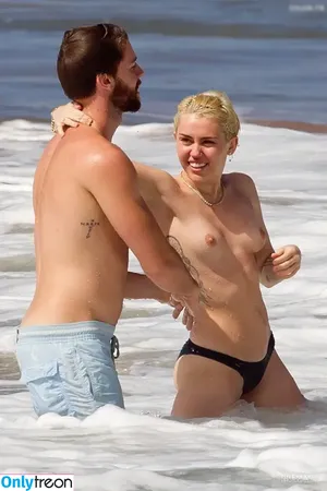 Miley Cyrus / MileyCyrus nude photo #4497