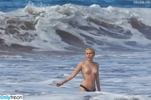 Miley Cyrus / MileyCyrus nude photo #4500