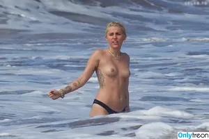 Miley Cyrus / MileyCyrus nude photo #4504