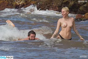 Miley Cyrus / MileyCyrus nude photo #4506