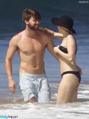 Miley Cyrus / MileyCyrus nude photo #4511