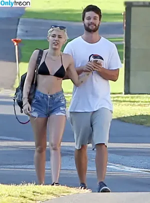 Miley Cyrus / MileyCyrus nude photo #4514