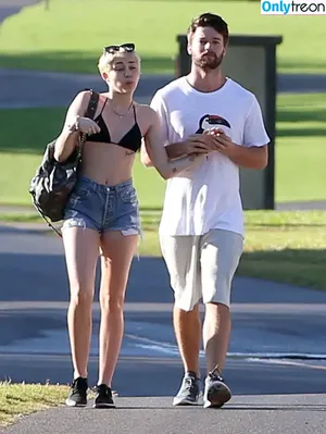Miley Cyrus / MileyCyrus nude photo #4516