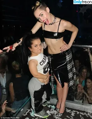 Miley Cyrus / MileyCyrus nude photo #4584