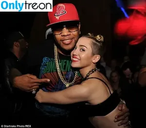Miley Cyrus / MileyCyrus nude photo #4585