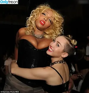 Miley Cyrus / MileyCyrus nude photo #4591