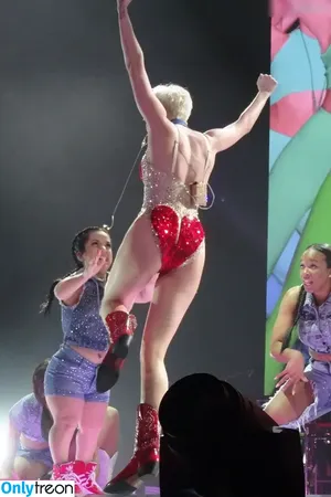 Miley Cyrus / MileyCyrus nude photo #4602
