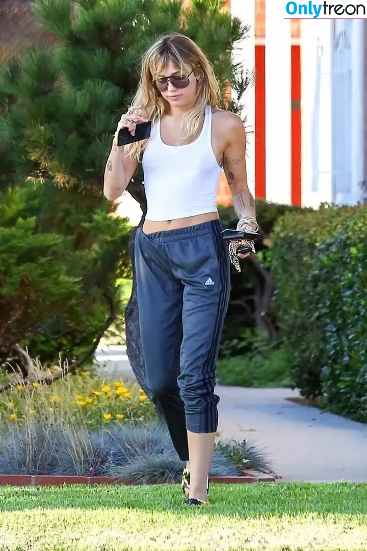 Miley Cyrus голая photo #4922 (MileyCyrus)