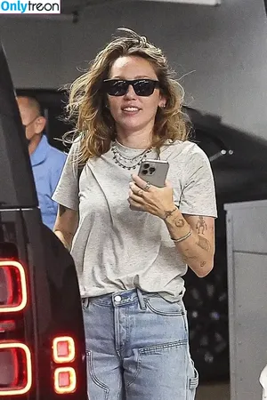 Miley Cyrus / MileyCyrus nude photo #5668