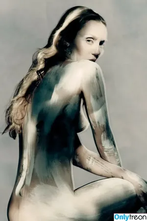 Miley Cyrus / MileyCyrus nude photo #5682