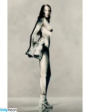 Miley Cyrus / MileyCyrus nude photo #5687