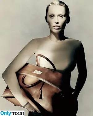 Miley Cyrus / MileyCyrus nude photo #5693