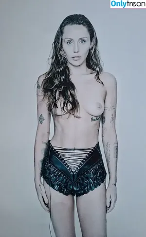 Miley Cyrus / MileyCyrus nude photo #5698
