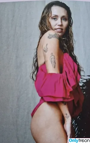 Miley Cyrus / MileyCyrus nude photo #5711