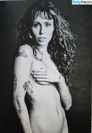 Miley Cyrus / MileyCyrus nude photo #5715