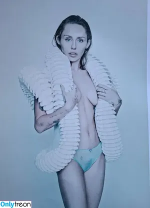 Miley Cyrus / MileyCyrus nude photo #5731