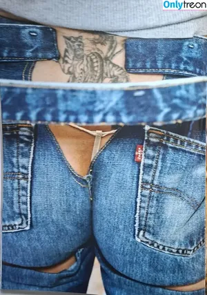 Miley Cyrus / MileyCyrus nude photo #5738