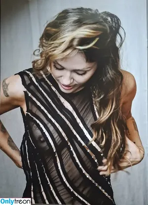 Miley Cyrus / MileyCyrus nude photo #5755