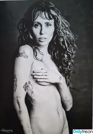 Miley Cyrus / MileyCyrus nude photo #5771