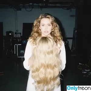 Miley Cyrus / MileyCyrus nude photo #5774