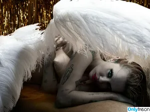 Miley Cyrus / MileyCyrus nude photo #5789