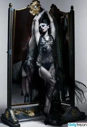 Miley Cyrus / MileyCyrus nude photo #5803