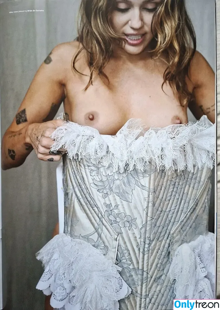Miley Cyrus голая photo #5707 (MileyCyrus)