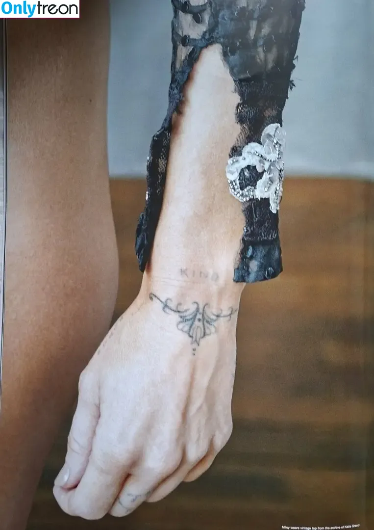 Miley Cyrus голая photo #5754 (MileyCyrus)