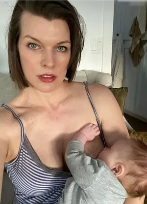 Milla Jovovich / MillaJovovich nude photo #0271