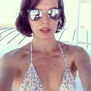 Milla Jovovich / MillaJovovich nude photo #0275