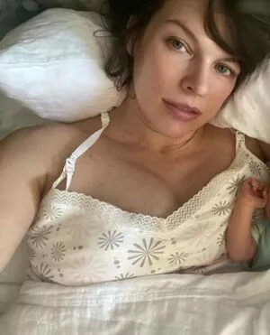 Milla Jovovich / MillaJovovich nude photo #0279