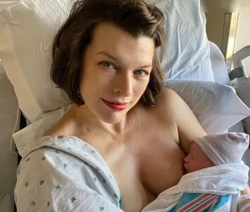 Milla Jovovich / MillaJovovich nude photo #0282