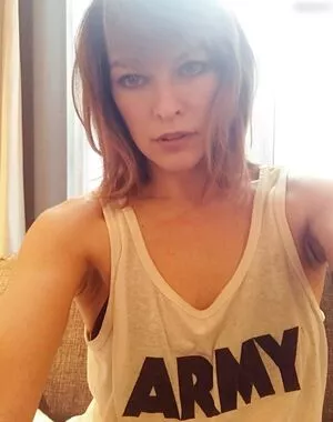 Milla Jovovich / MillaJovovich nude photo #0284