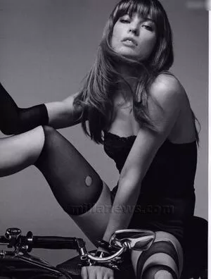 Milla Jovovich / MillaJovovich фото голая #0414