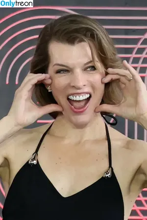 Milla Jovovich / MillaJovovich nude photo #0633