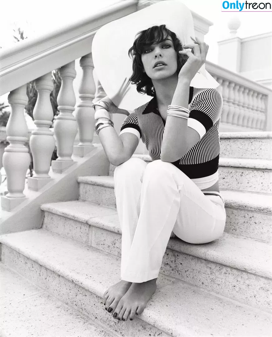 Milla Jovovich голая photo #0577 (MillaJovovich)